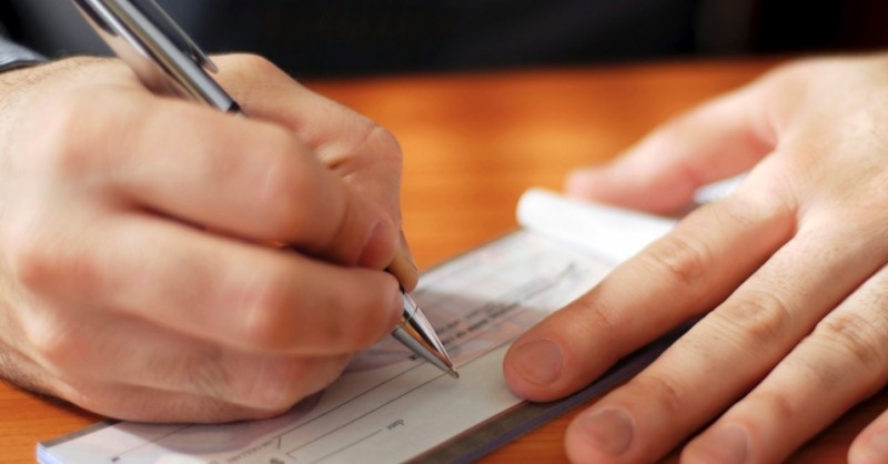 Sou obrigado a receber pagamentos em cheque?