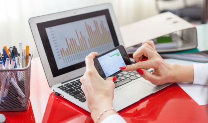 A empresa pode proibir o uso de celular durante o horário de trabalho?