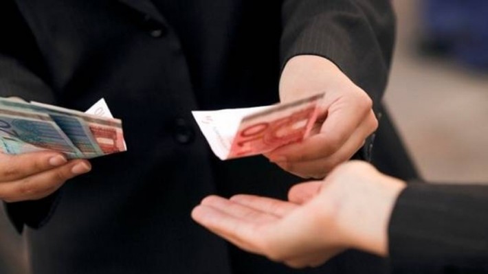 A empresa pode descontar do salário danos causados pelo empregado(a)?