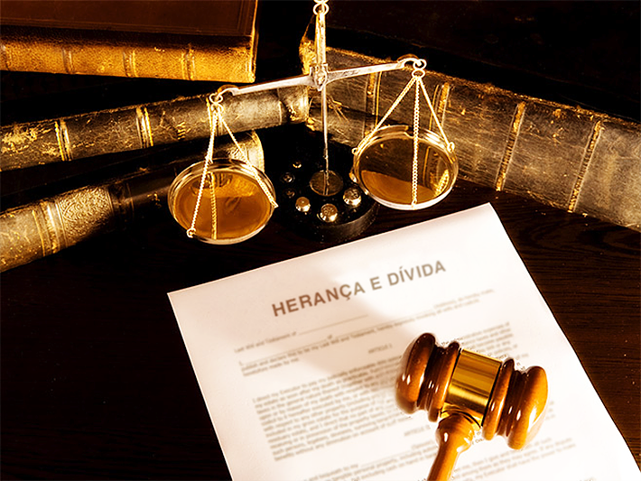 Qual a responsabilidade dos herdeiros sobre as dívidas de uma pessoa falecida?