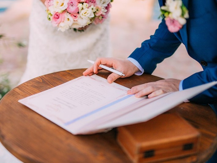 É possível incluir o sobrenome do cônjuge após o casamento?