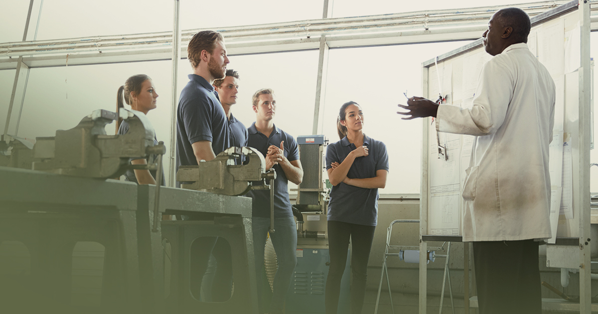 Empresa afasta condenação por futuro descumprimento de cota de aprendizagem.