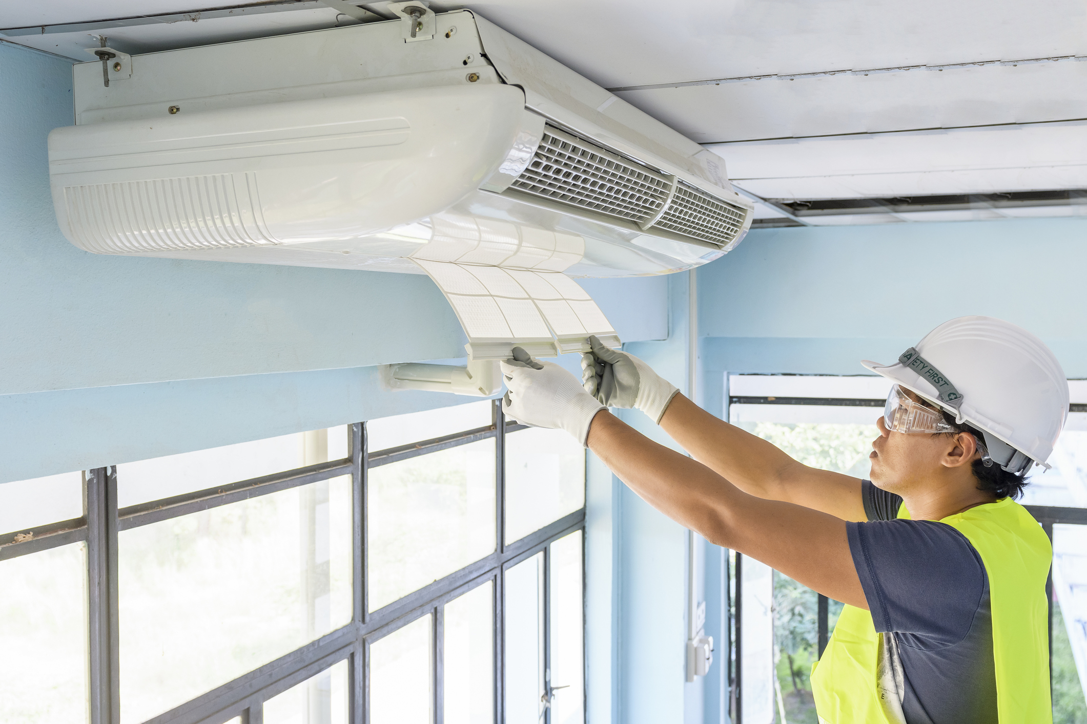 Entra em vigor lei que obriga manutenção de ar condicionado em edifícios