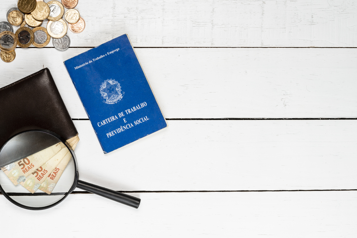 Multa que antecede o trintídio e a extinção do contrato de trabalho por comum acordo entre empregado e empregador
