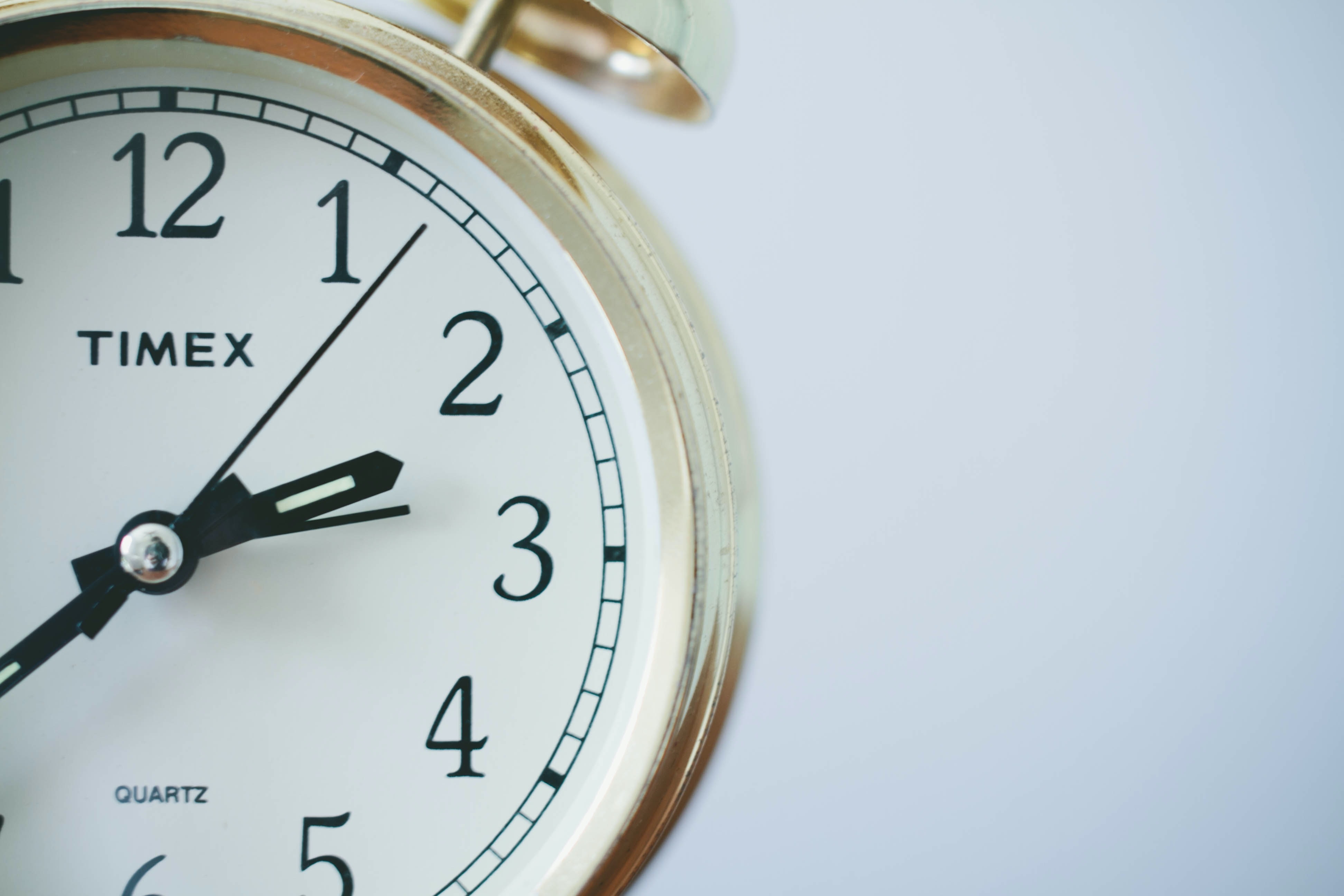 Em que hipóteses o empregador pode retirar o controle de jornada de um empregado que exerce cargo de confiança?