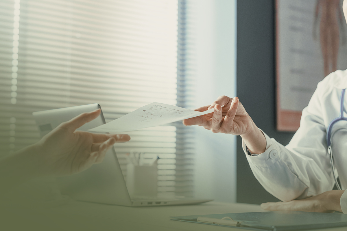 Como a Empresa Deve Proceder em Casos de Suspeita de Falsificação ou Adulteração de Atestado Médico?